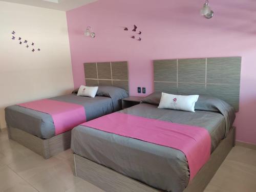 2 double beds