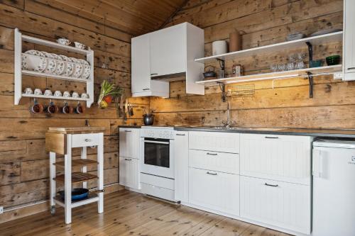 Konyha, Sjøhaug Rorbu, Fishcermanns cabin in Tind