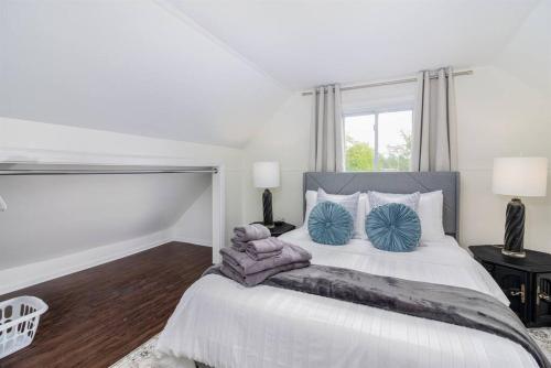 NEW!Comfy 3BR/2BA Home/Friendly City of Hazel Park in Hazel Park