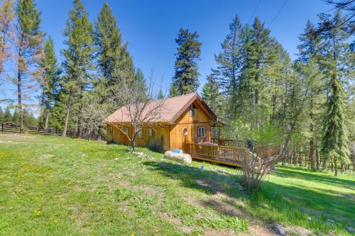 Hilltop Cabin Retreat by Lake Koocanusa!