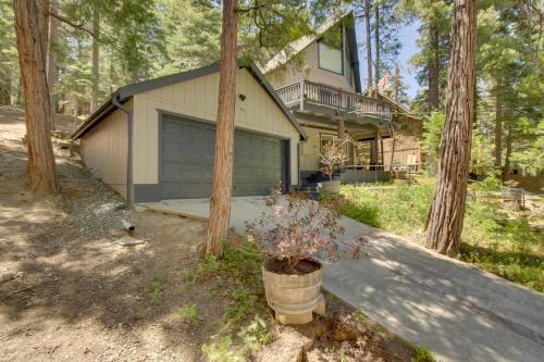 Treetop Lake Arrowhead Cabin with Lake Access and Deck