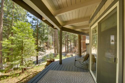 Treetop Lake Arrowhead Cabin with Lake Access and Deck