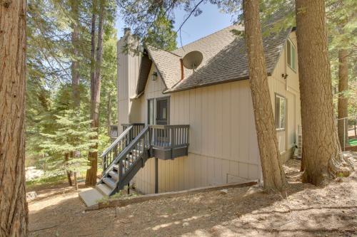 Treetop Lake Arrowhead Cabin with Lake Access and Deck
