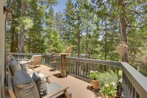 Treetop Lake Arrowhead Cabin with Lake Access and Deck