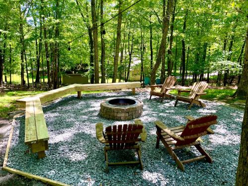 AMAZING Home with PRIVATE POOL, GAME ROOM & FIRE PIT! in Marshalls Creek
