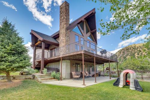 . Rustic Sterling Cabin: Walk to Palisade Lake!