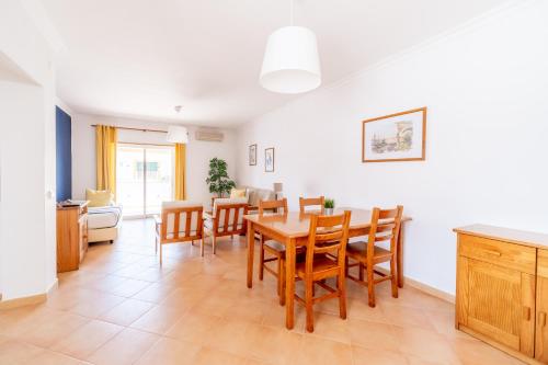 Oasis Beach Apartments - image 5
