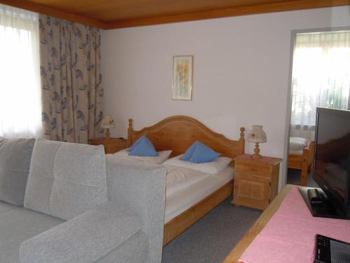 Family Room (2 Adults + 2 Children)