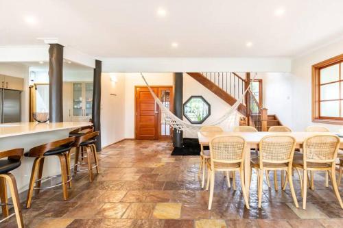 Blissful Lakefront Pool and Oasis in Lake Munmorah
