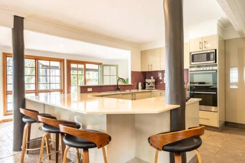 Blissful Lakefront Pool and Oasis in Lake Munmorah