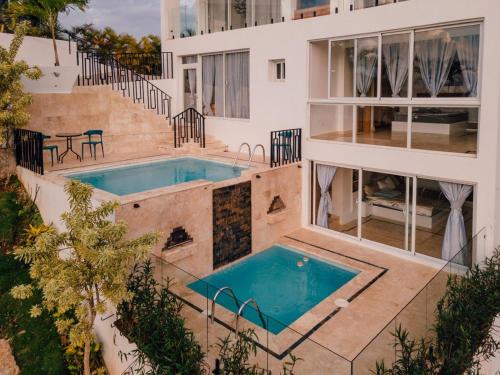 สระว่ายน้ำ, Villa en las montañas con vista panorámica al mar (Villa en las montanas con vista panoramica al mar) in ลาส เทอเรนาส