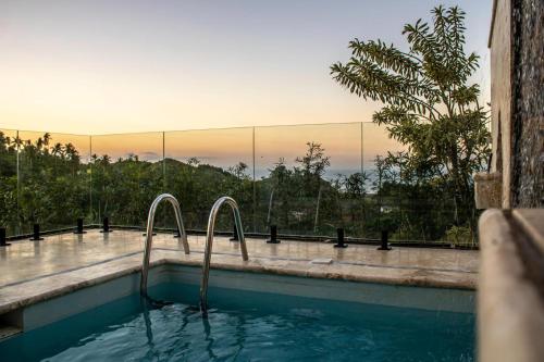 Villa en las montañas con vista panorámica al mar (Villa en las montanas con vista panoramica al mar) in ลาส เทอเรนาส