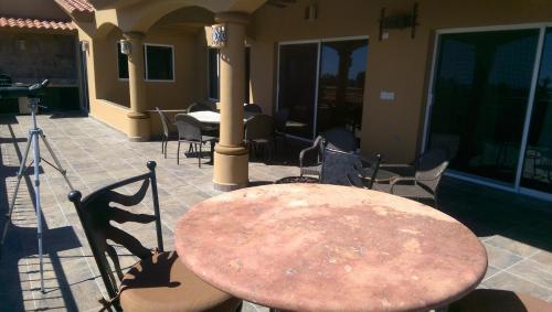 Cabo Done Right 4 BDR and 3 BTH, Private Pool, Ocean, Whales in El Pueblito, Mexico