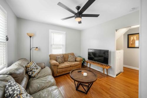 Charming home near Churchill Ds and Expo Center in Louisville, USA