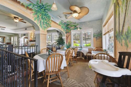 Sea Breeze Manor Inn in Gulfport (FL)