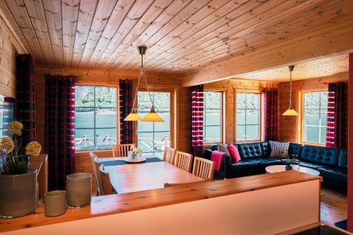Fjordhytte-7, im Vestland, am Maurangerfjord beim Hardanger, nahe Trolltunga, zwischen Odda und Rose in Bakka