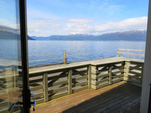 Fjordhytte-23 direkt am Sognefjord, mit mietbaren Motorbooten 9,9-60 PS in Bjordala