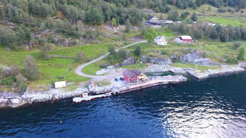 Fjordhytte-17 in Norwegen direkt am Fjord, mit mietbaren 9,9 PS bis 60 PS Motorbooten in Bjordala