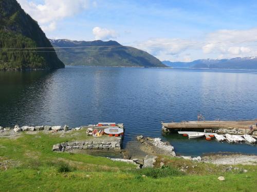 Fjordhytte-17 in Norwegen direkt am Fjord, mit mietbaren 9,9 PS bis 60 PS Motorbooten in Bjordala