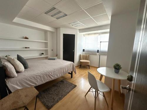 Tiny Rooms, Toluca