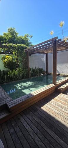 Casa Beija Flor - 03 quartos com suíte, piscina e área de churrasco, luxo totalmente privativa