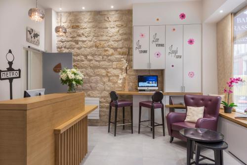 Лоби, France Albion Hotel in Opera