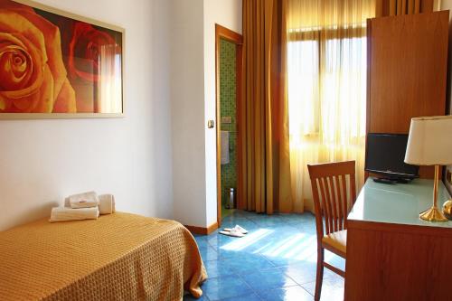 City Hotel - image 11