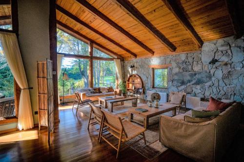 Oprema, PURA Hotel in Carr Austral