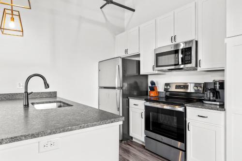 2BR Riverfront Loft-Gated Parking-P206 in Saint Louis, USA
