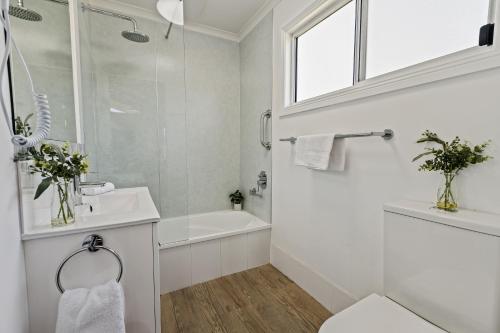 2 bedrooms, 4 beds