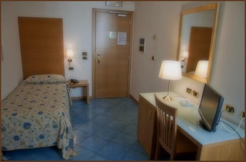 City Hotel - image 8