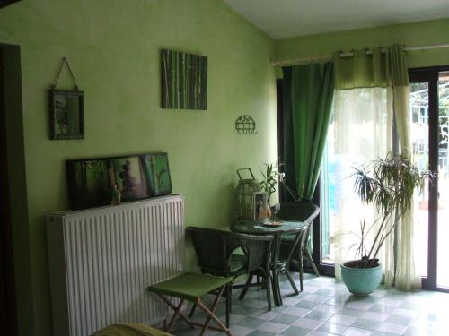 Triple Room with Garden View (2 adults 1 child)