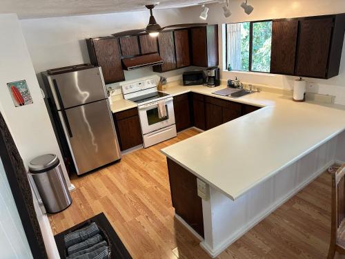 virtuve, Great location, right by beaches and snorkeling! in Pupukea (HI)