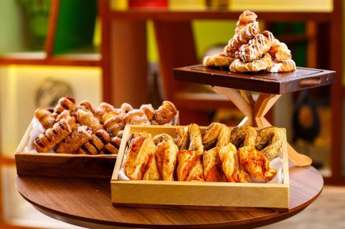 Holiday Inn Edinburgh Zoo by IHG