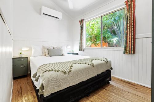 2 bedrooms, 5 beds