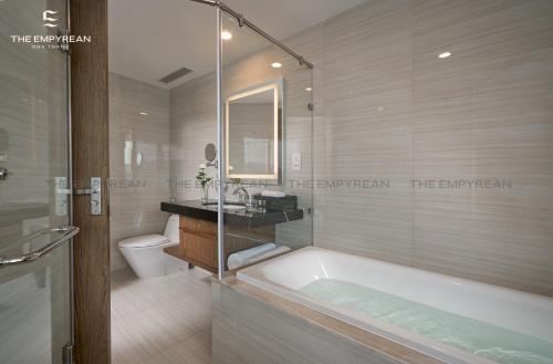 Executive City View Room image 3