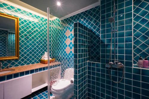 room detail thumbnail 2