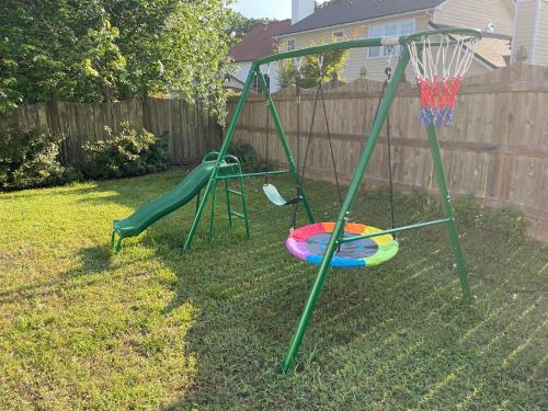 Comfy 5Bed Gem! Fenced Back Yard, Game Room, Free Parking, Snacks, Pet Okay! Comfy 5Bed Gem! Fenced Back Yard, Game Room, Free Parking, Snacks, Pet Okay!