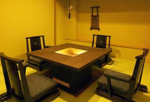 room detail thumbnail 2