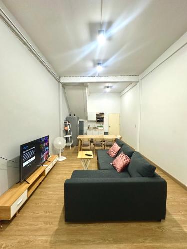 Bee House 172 only 300m to BTS Talat Phlu, Bangkok