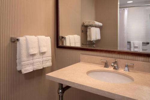 Sheraton Louisville Riverside Hotel in Jeffersonville, USA