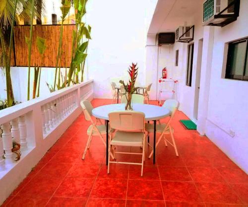 Victoria's Inn by Martha Vacation Homes in Barangay Manoc-Manoc