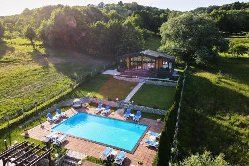 Balada dintre dealuri - Casa Soarelui si Casa Lunii in Cisnadioara