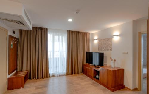 Family Hotel Berlin Beach Sveti Vlas - image 2