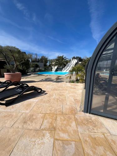 Úszómedence, Mobil home confort XL, camping HOMAIR "la pommeraie", piscine et océan, concarneau et pont aven (Mobil home confort XL, camping HOMAIR "la pommeraie", piscine et ocean, concarneau et pont aven) in Tregunc