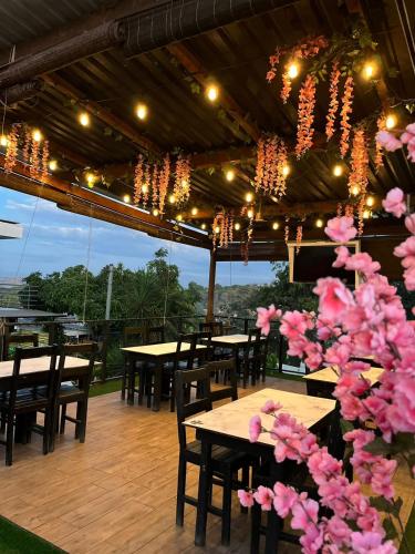 VILLA NAPOLI in Santa Ana