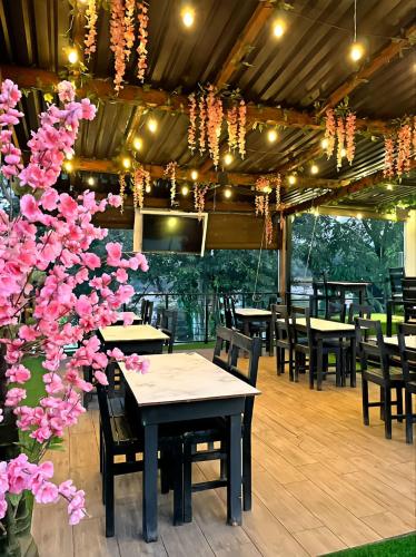 VILLA NAPOLI in Santa Ana