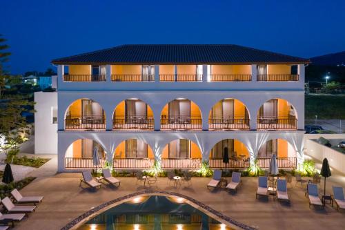 Chambre double, vue sur la piscine