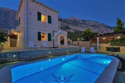 3 bedrooms, 4 beds
