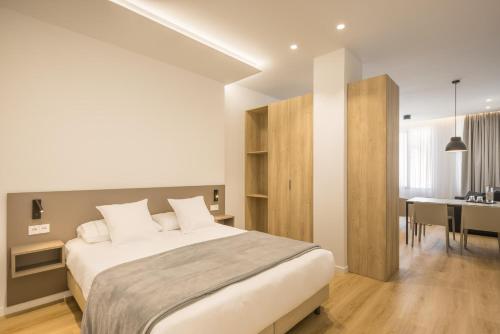 Mon Suites Jardín de Ayora (Mon Suites Jardin de Ayora) in 카민스 알 그라우